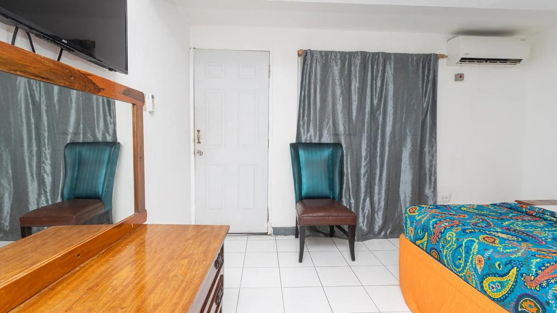 Caribic House Otel Montego Bay 2*,  Jamaika