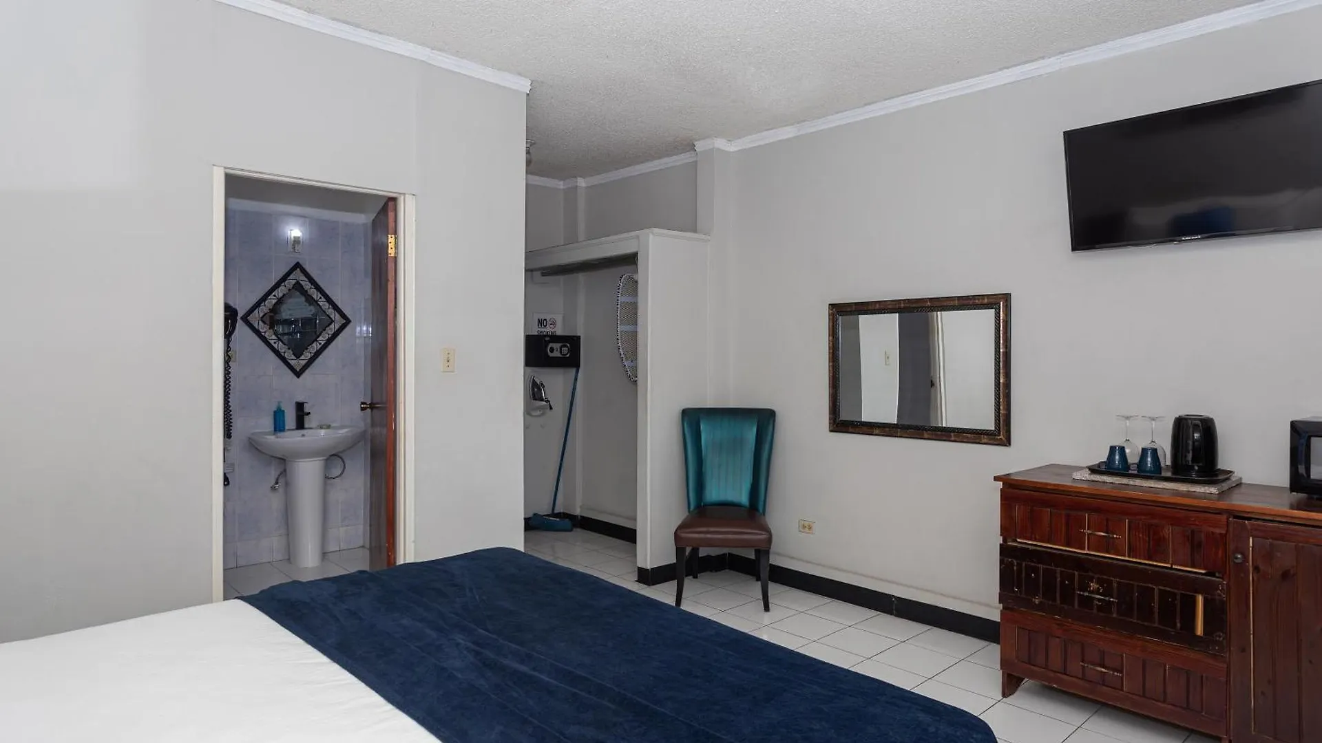 Caribic House Otel Montego Bay 2*,