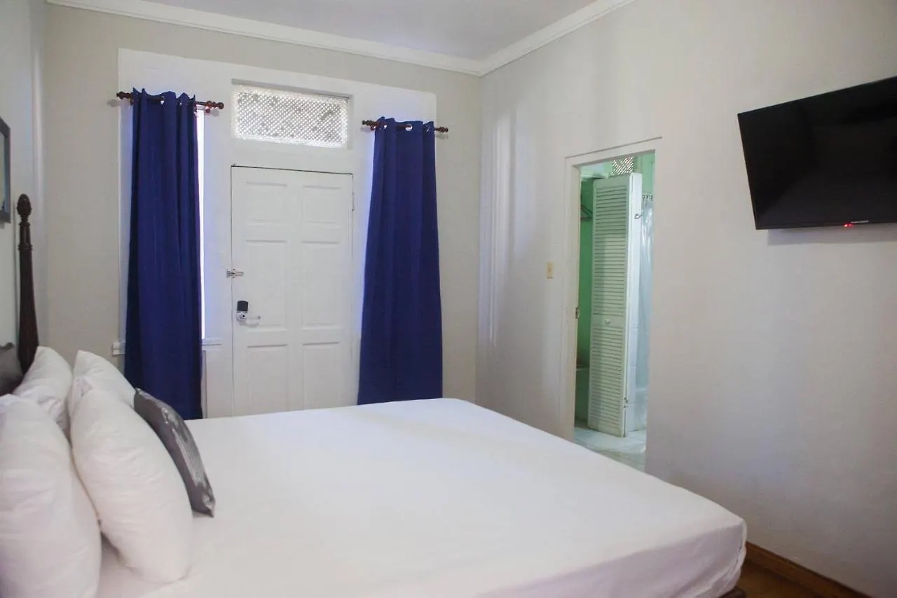 Caribic House Otel Montego Bay 2*,